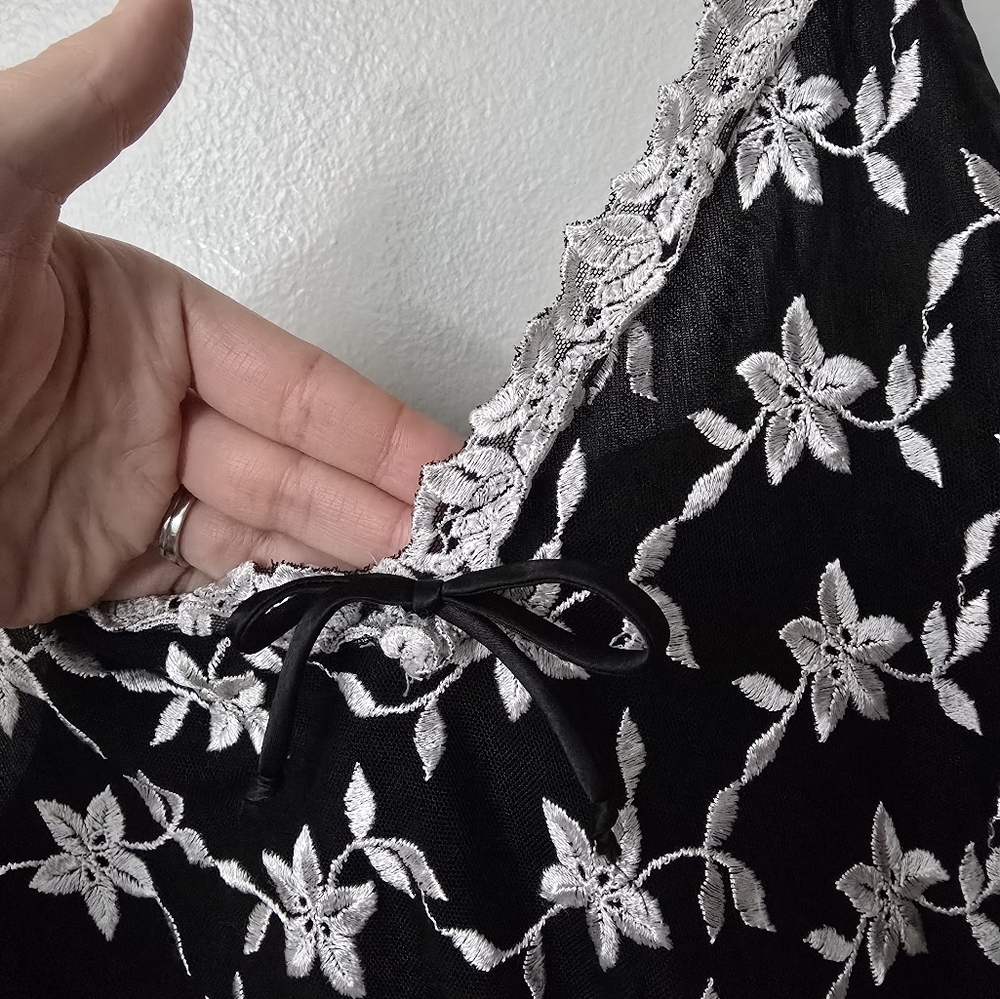 Cliche Vtg Womens Black Embroidered White Sheer Nightie Dress Sz L Sweetheart - Picture 2 of 9